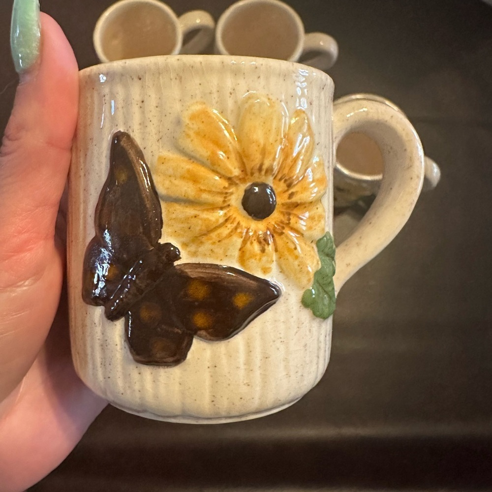 4 vintage butterfly mugs - Picture 6 of 8